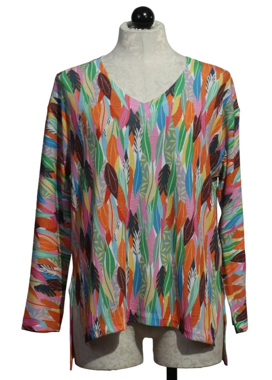 NEW NALLY & MILLIE women's v neck leaf print top in multicolor